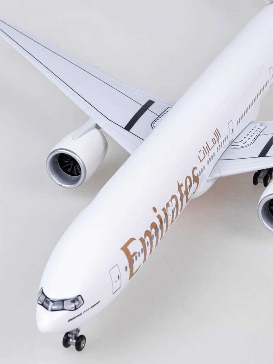 Plane Toy Model 47CM Scale Diecast Model B777 Emirates Airways 777 Resin Airplane With Light Toys Airline Collection Aviation L250612