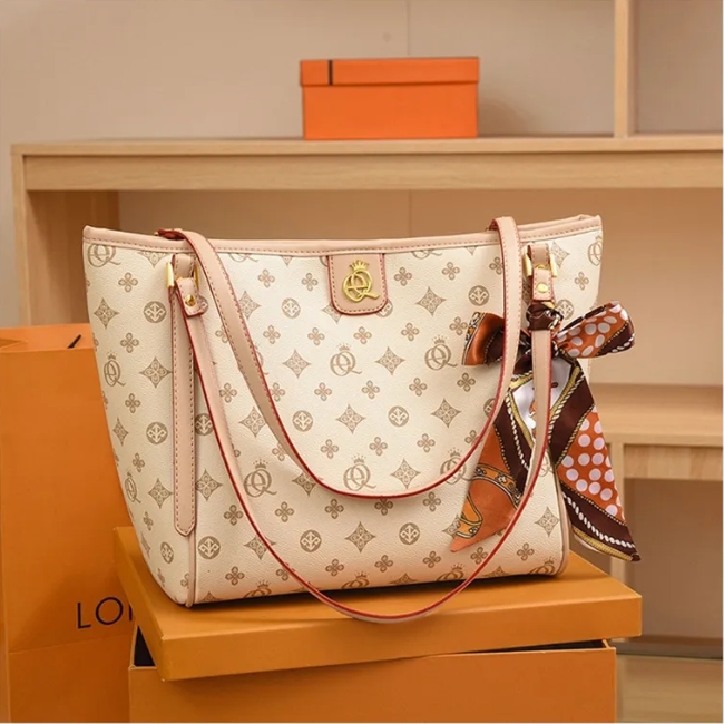 Designer Bag Hot Free Shipping Large Capacity Tote Bag Timeless Gift Wrapping for Women - Stylish Chain Shoulder Strap with Detachable Pouch Premium F