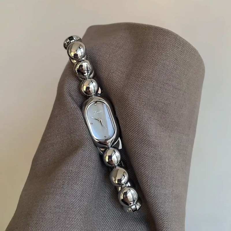 Chic Female Chronograph: Round Dial Luxury Ladies' Gold Watch w/Steel Strap