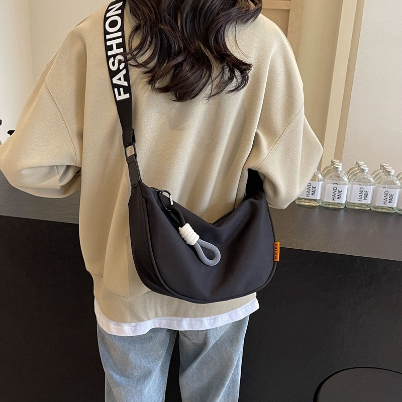 Ladies casual nylon trend bag new trend Korean style slanted dumpling bag trend designer bag multifunctional large capacity canvas shoulder bag