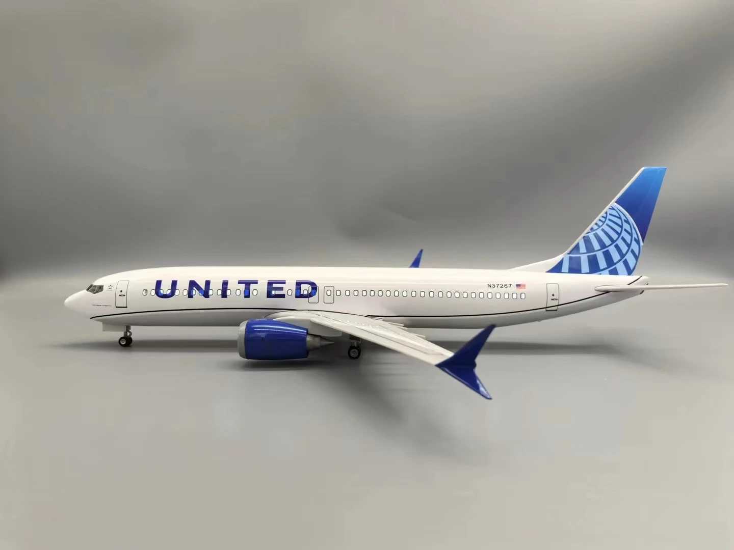 1/85 Scale 47CM Airplane B737 Aircraft United Airlines Airways With Light Diecast Resin Plane Model Toy Collection By Aviation L250612