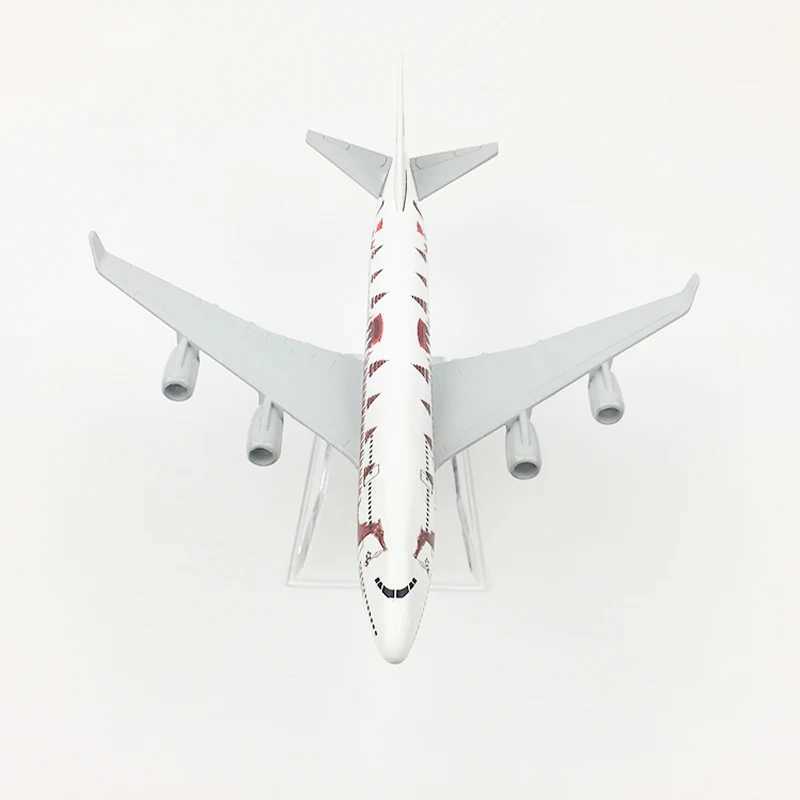 JASON TUTU 16cm Thai Dragon Boat Boeing 747 Airplane Model Airplane Diecast Metal 1/400 Scale Planes L250612