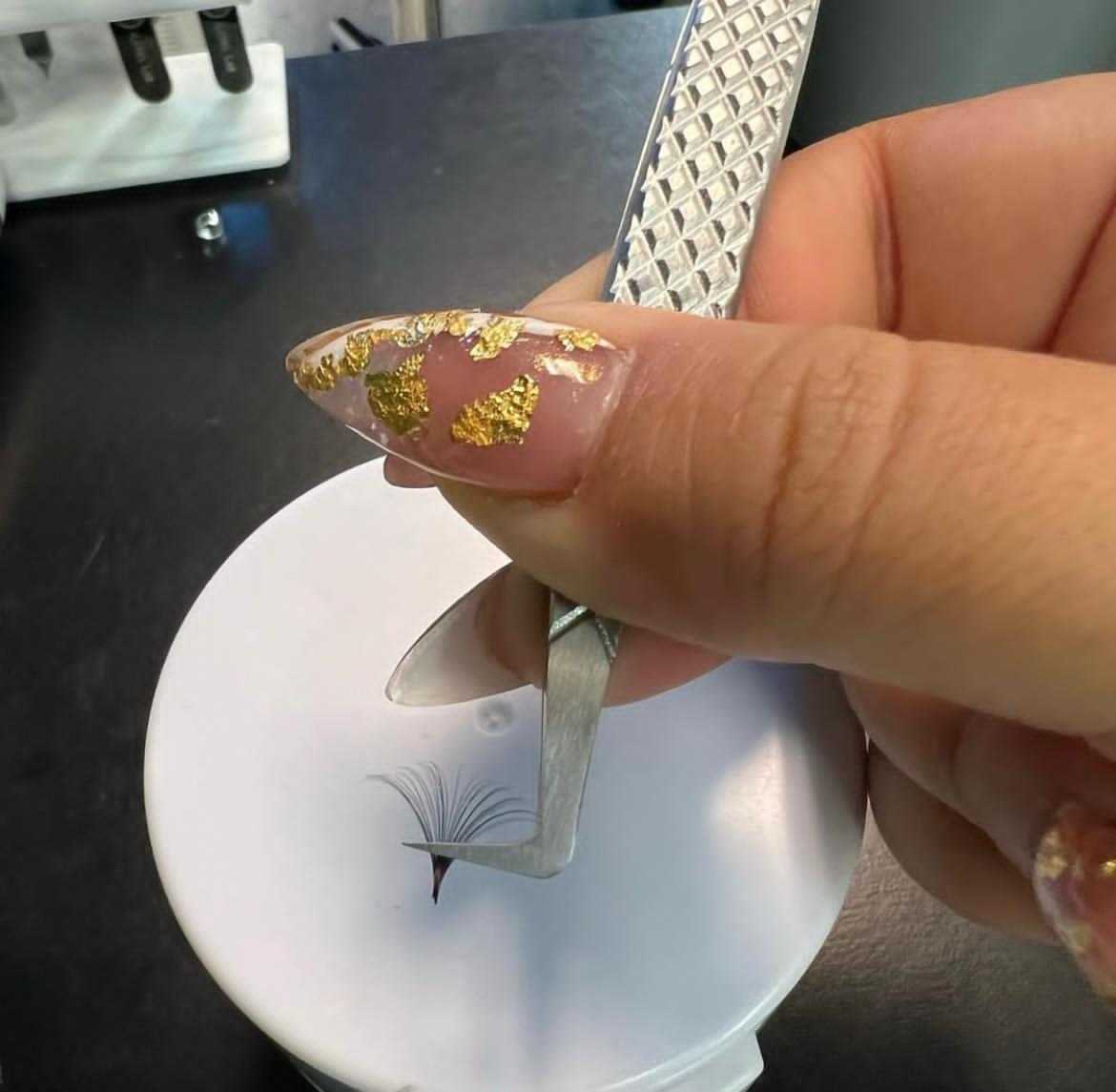 Lightweight VEYES Eyelash Tweezers with Customized Logo - Stainless Steel, 45-Degree Design for Precision