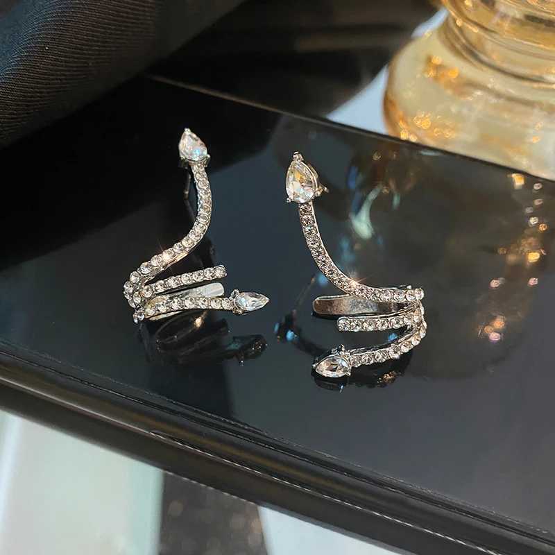 JWER New Exquisite Rhinestone Shiny Zircon Snake Earrings Stud for Ladies Girls with Ear Clip Trendy Street Party Jewelry Gifts XJ250612