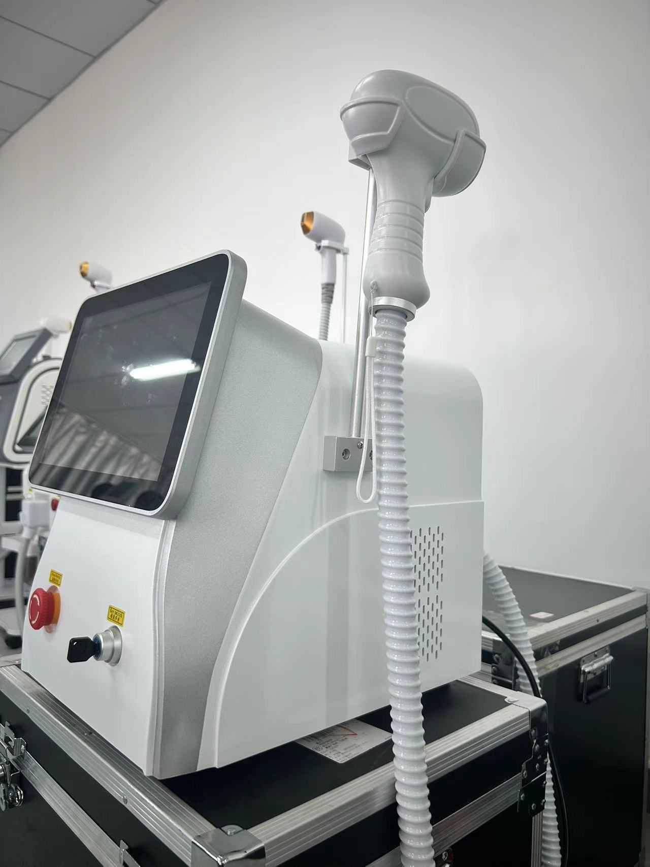 808nm Professional Laser Hair Removal Sapphire Cooling Multi-Wavelength 755nm+808nm+1064nm Painless Permanent Hair Removal