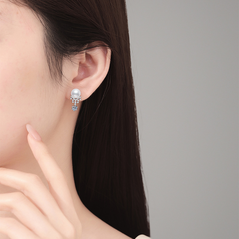 Moissanite S925 Sterling Silver Earrings with Freshwater Pearls, Women's Crown Design D-Color 60-Point Moissanite Studs, High-End Fashion Earring
