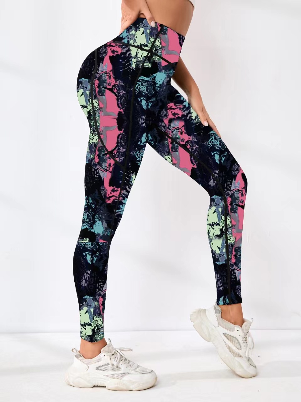 Comfort-Fit Printed Legging: Trendsetting Athletic Shorts Perfect For Gym Sessions