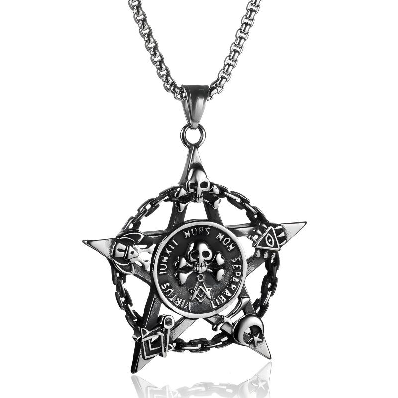 A long, retro and fashionable pirate skeleton skeleton pendant necklace with a male hip-hop dance style and gothic style