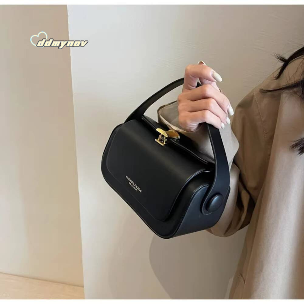 Classic Black Shoulder Bag Women's Versatile Retro Crossbody Square Bags 2024 New Large Capacity Textured Leather Flap Handbags ddmynov