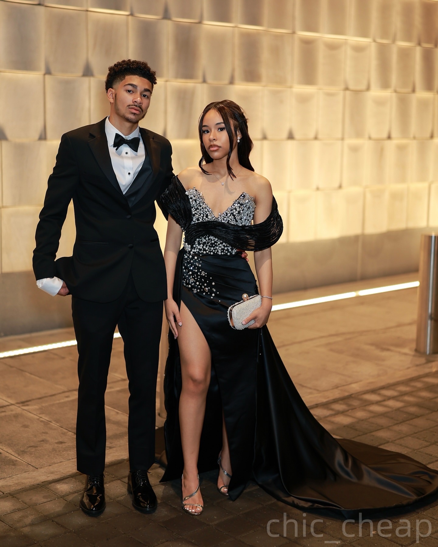 Black Sheath Prom Dresses 2025 Pearls Crystals High Split Satin Evening Formal Party Second Birthday Engagement Gowns Plus Size Dress For Special Occa