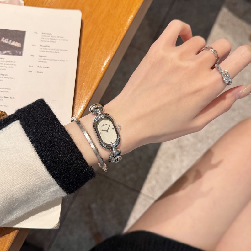 Chic Female Chronograph: Round Dial Luxury Ladies' Gold Watch w/Steel Strap