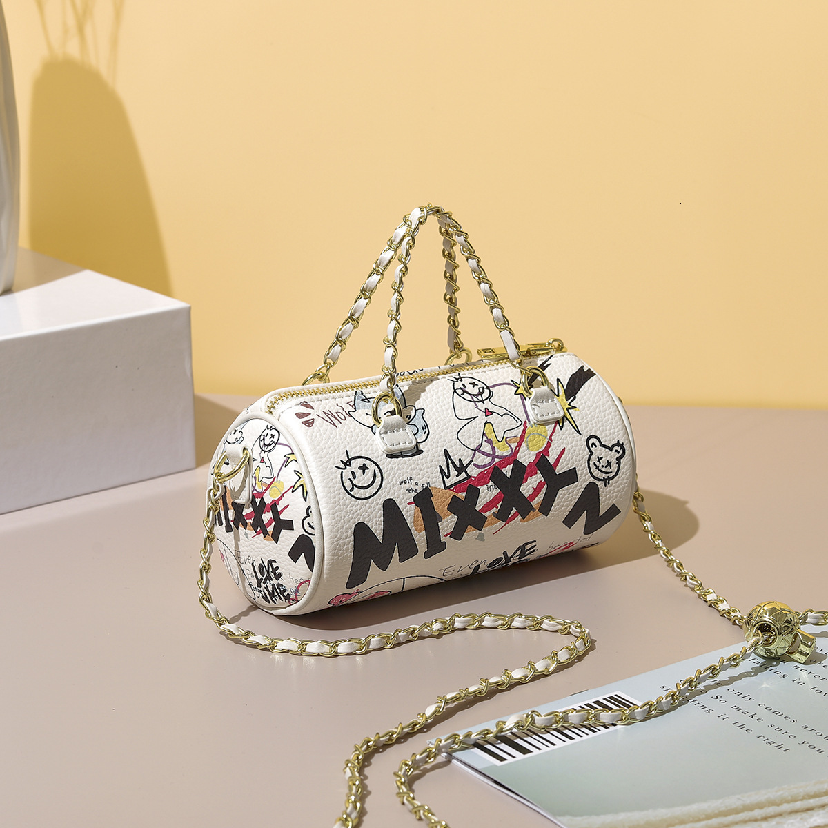 Free Shipping 2025 Summer New Designer Bag Trendy Fashion High Quality Shopping Bag High End Leather Bear Graffiti Underarm Cylindrical Handbag