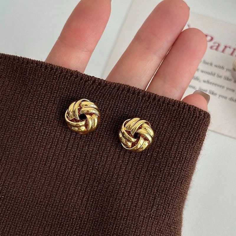 New Hiphop Punk Metal Twist Knit Knot Ball Stud Earring for Women Gold Color Female Twine Ear Jewelry Christmas Gift Brincos M250613