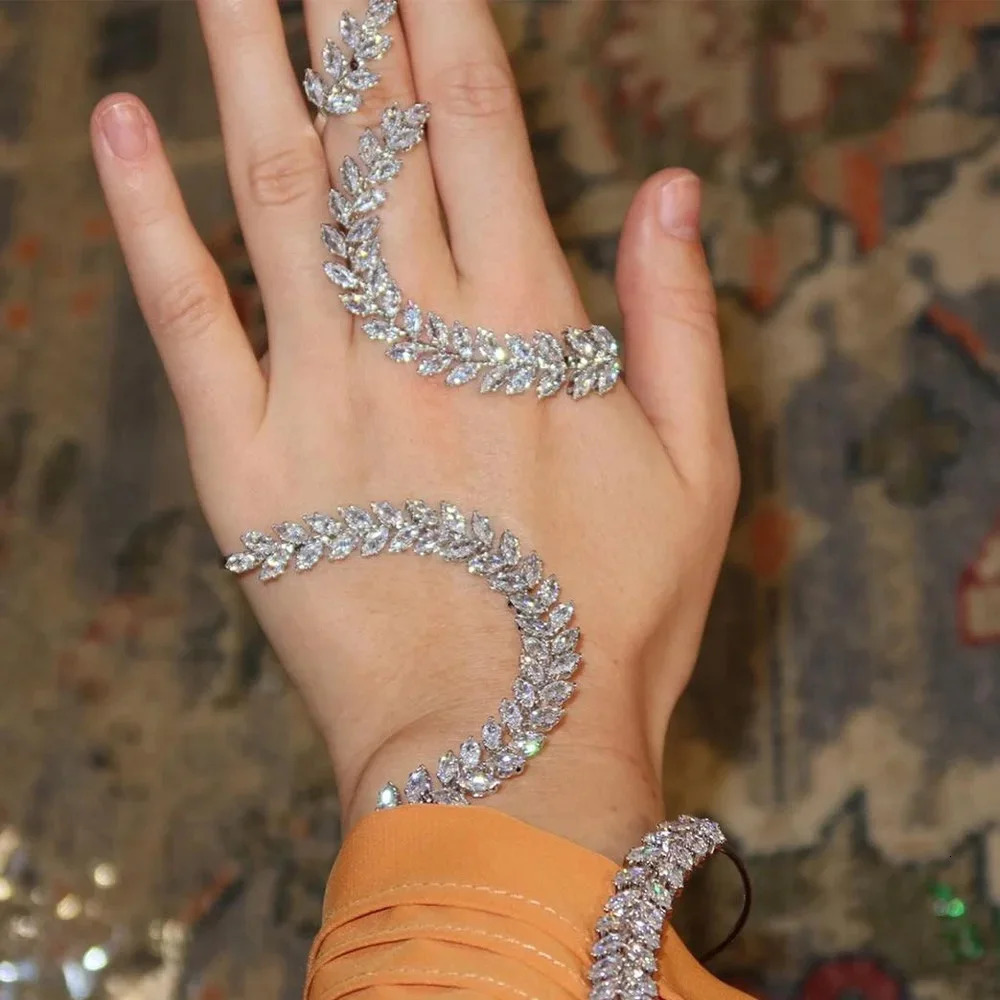 Bohemian Crystal Leaf Bangle Open Cuff Bracelet for Women y Metal Surround Palm Hand Jewelry 250613
