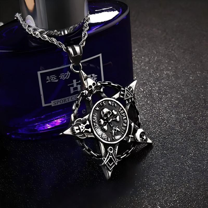 A long, retro and fashionable pirate skeleton skeleton pendant necklace with a male hip-hop dance style and gothic style