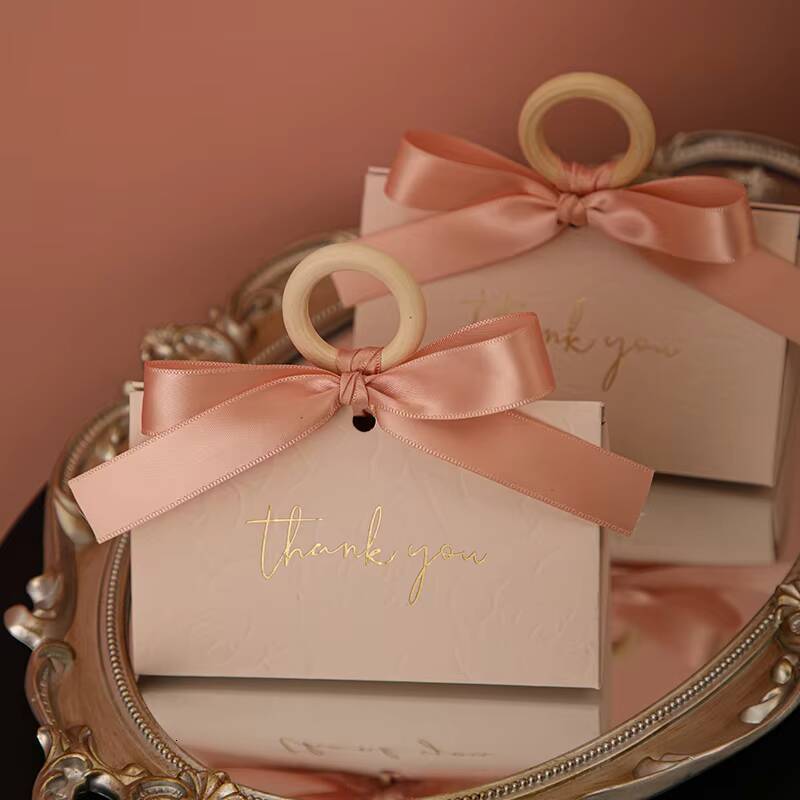 Creative Triangle Candy with Handle Emed Paper Gift Box for Wedding Birthday Anniversary Baby Shower