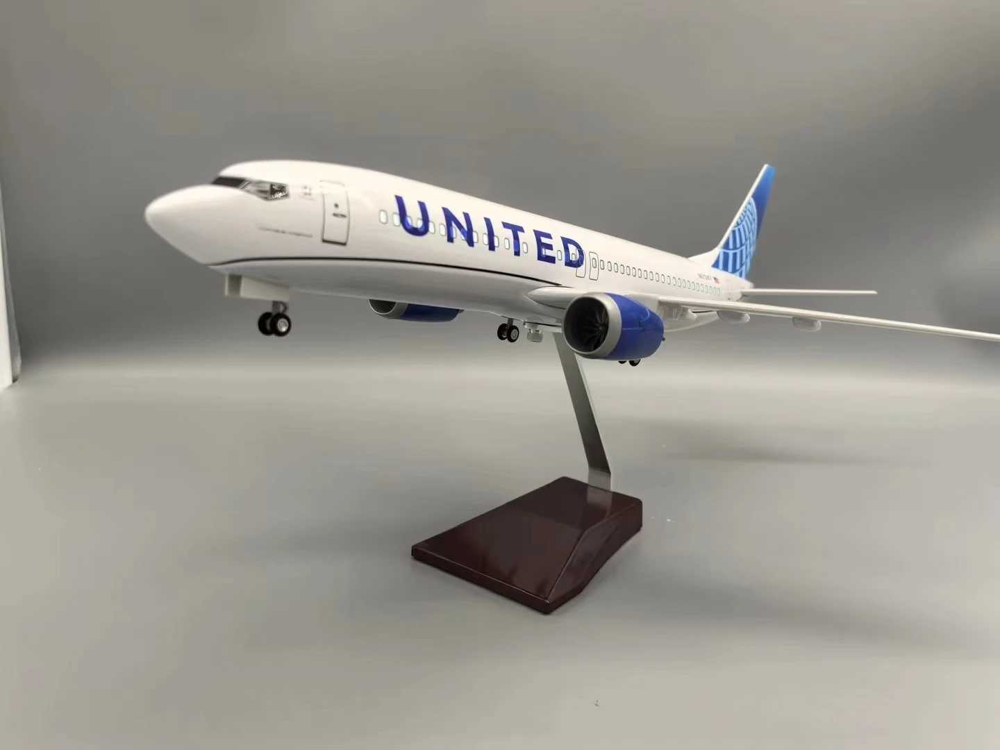 1/85 Scale 47CM Airplane B737 Aircraft United Airlines Airways With Light Diecast Resin Plane Model Toy Collection By Aviation L250612