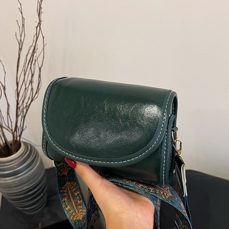 2025 New Designer Bag Women's Popular One Free delivery Shoulder Diagonal Fashion Bucket Bag Retro Simple Cold Face Oil Leather Bag