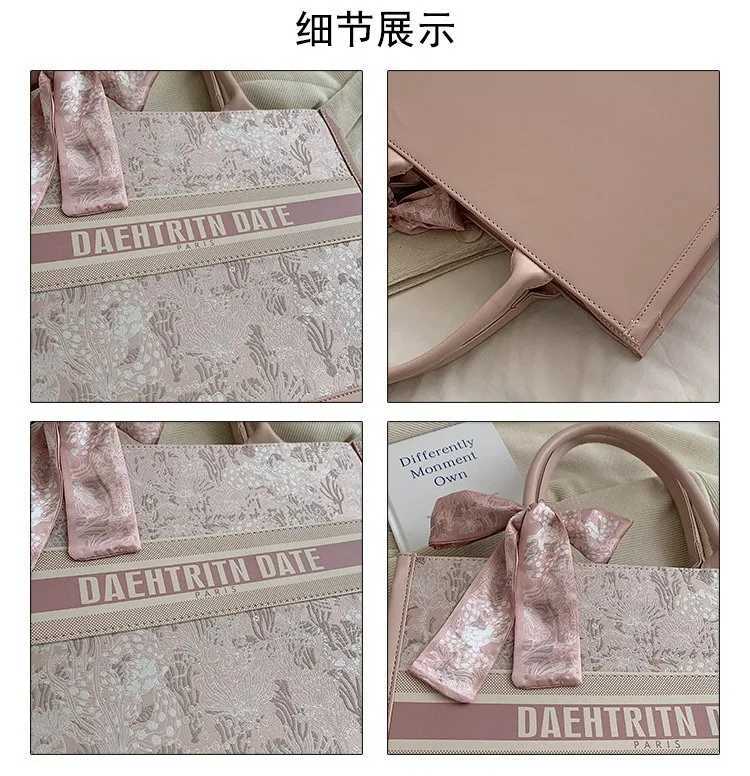 Fashionable Niche Design Tote Bag Large Capacity Portable Womens Bag New High-end Commuting Casual Shoulder Handbag Z250613