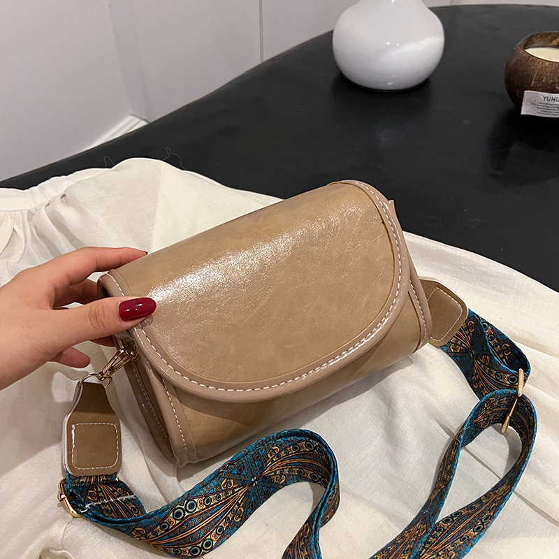 2025 New Designer Bag Women's Popular One Free delivery Shoulder Diagonal Fashion Bucket Bag Retro Simple Cold Face Oil Leather Bag