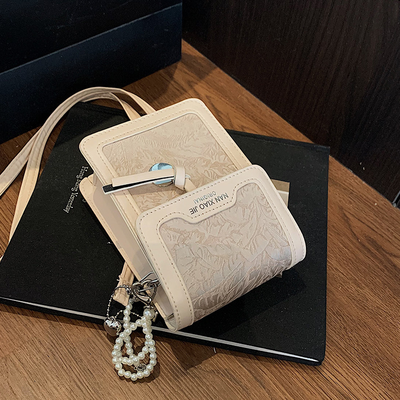 Ladies niche bag summer new trend fashionable women s slanted phone bag designer trend bag ladies single shoulder small square bag