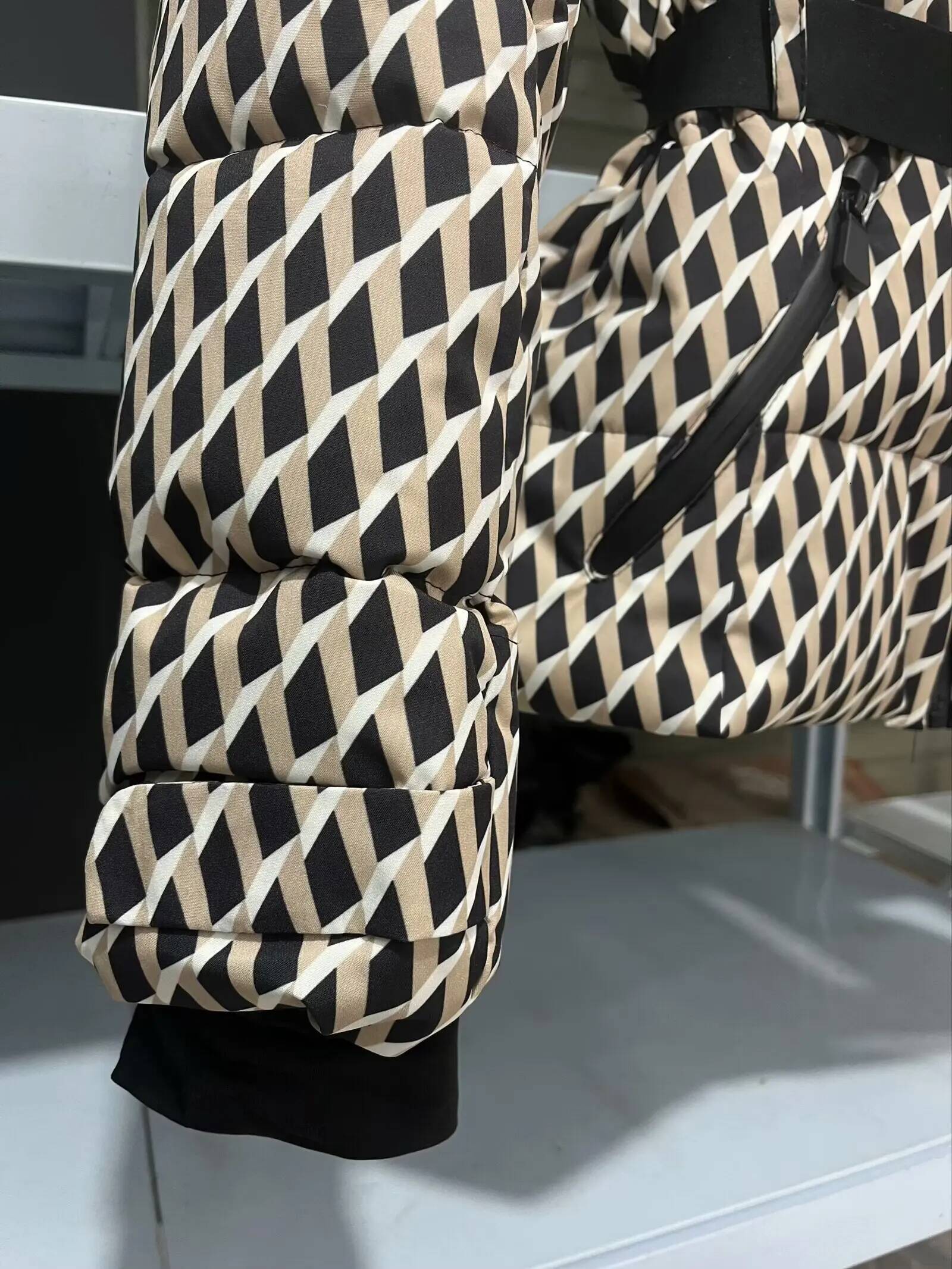 2025 RARA New Women's Fashion Waist With Belt Hooded Down Cotton Commuting Warm Windproof Jacket More Comfortable To Wear