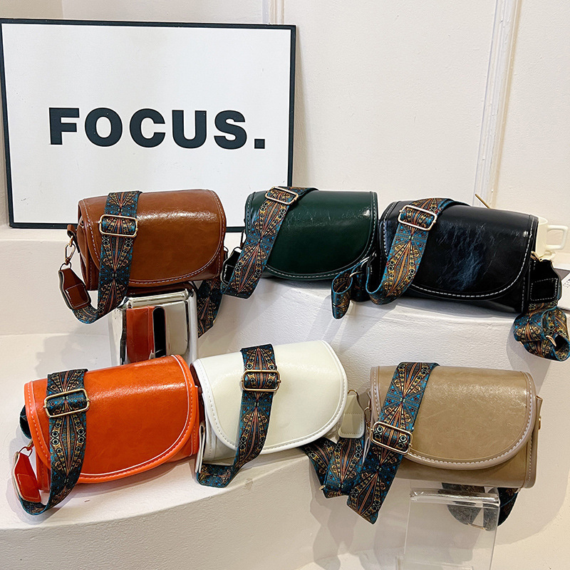 2025 New Designer Bag Women's Popular One Free delivery Shoulder Diagonal Fashion Bucket Bag Retro Simple Cold Face Oil Leather Bag