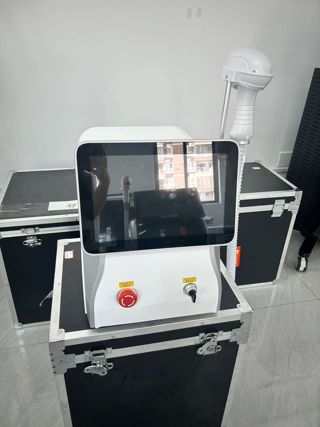 808nm Professional Laser Hair Removal Sapphire Cooling Multi-Wavelength 755nm+808nm+1064nm Painless Permanent Hair Removal