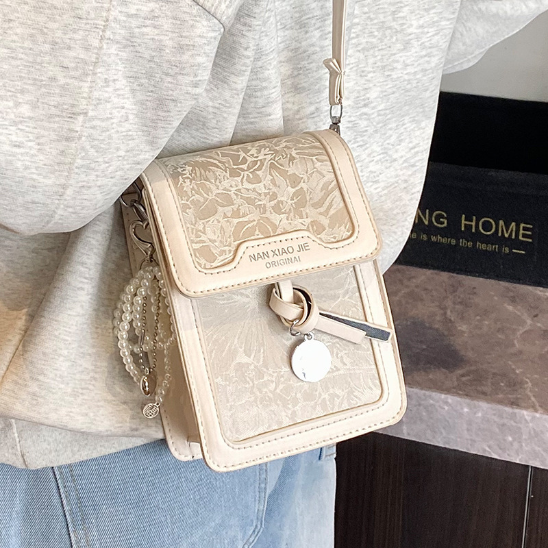 Ladies niche bag summer new trend fashionable women s slanted phone bag designer trend bag ladies single shoulder small square bag