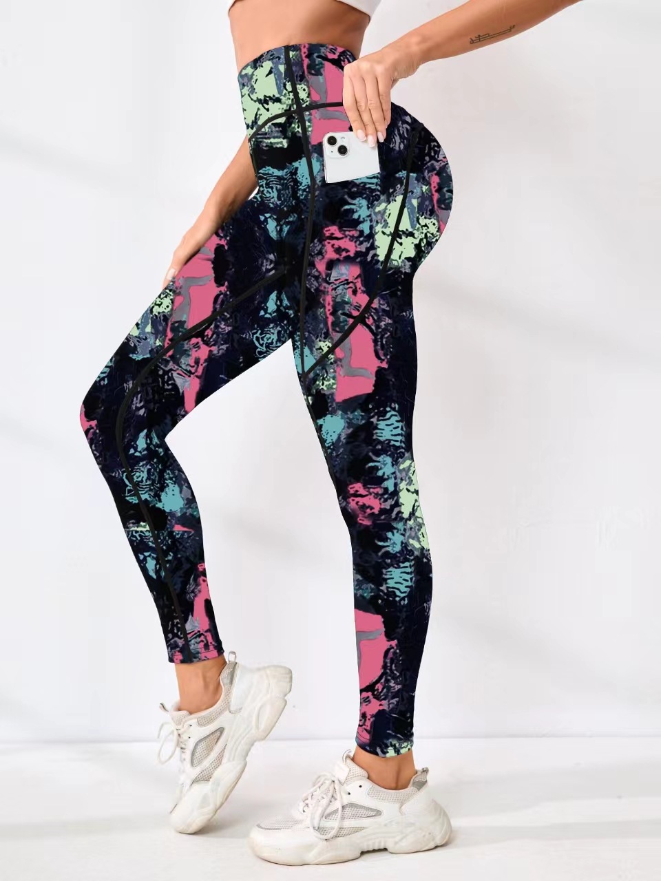 Comfort-Fit Printed Legging: Trendsetting Athletic Shorts Perfect For Gym Sessions