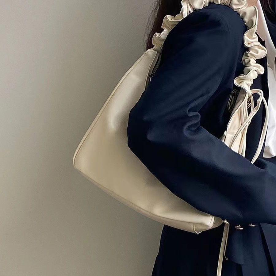 Cross disciplinary niche design long stick bag trend single shoulder diagonal trend pleated cloud armpit bag designer bag women s crossbody bag