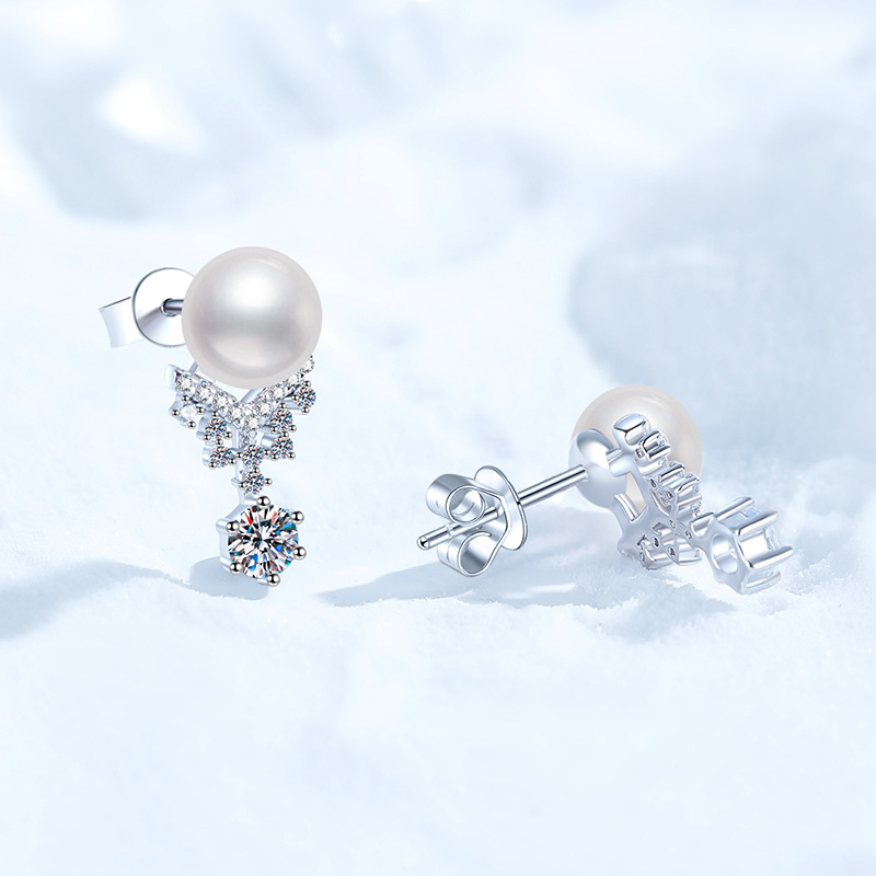 Moissanite S925 Sterling Silver Earrings with Freshwater Pearls, Women's Crown Design D-Color 60-Point Moissanite Studs, High-End Fashion Earring