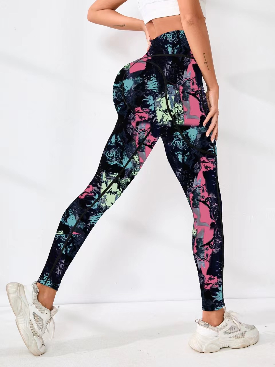 Comfort-Fit Printed Legging: Trendsetting Athletic Shorts Perfect For Gym Sessions