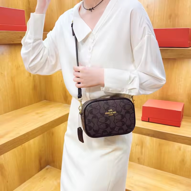 2025 Designer bag Women's Camera Bag Pu Leather Box Messenger Bag Fashionable And Elegant Geometric Pattern Shoulder Bag Versatile Clutch Bag 002
