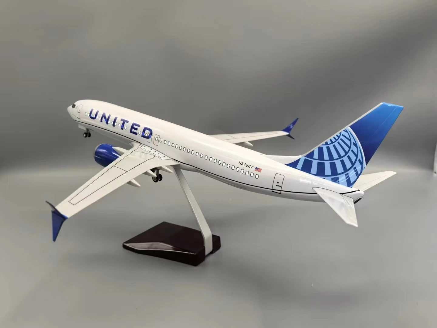 1/85 Scale 47CM Airplane B737 Aircraft United Airlines Airways With Light Diecast Resin Plane Model Toy Collection By Aviation L250612