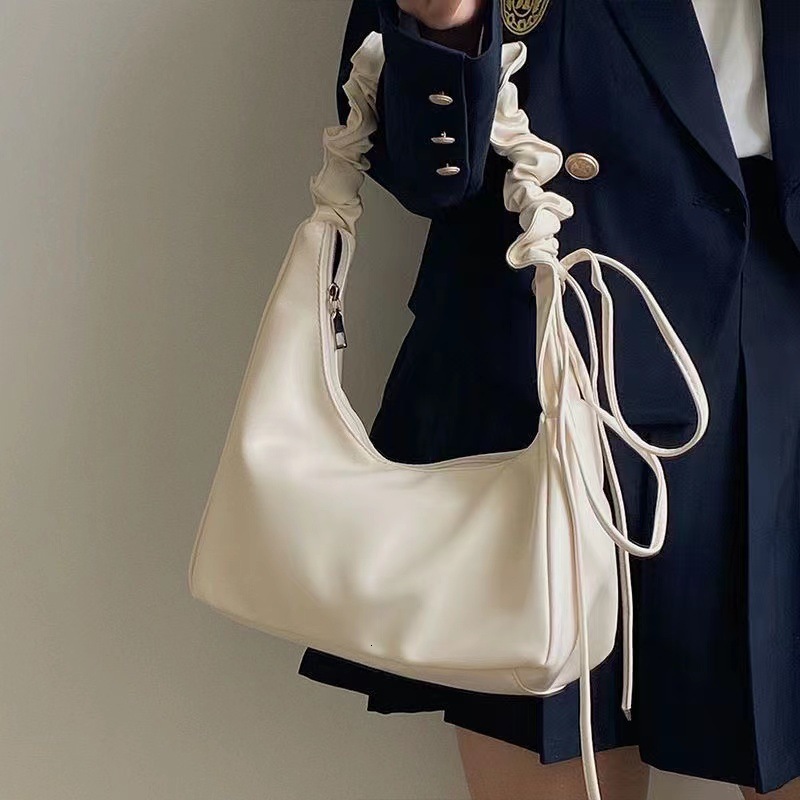 Cross disciplinary niche design long stick bag trend single shoulder diagonal trend pleated cloud armpit bag designer bag women s crossbody bag