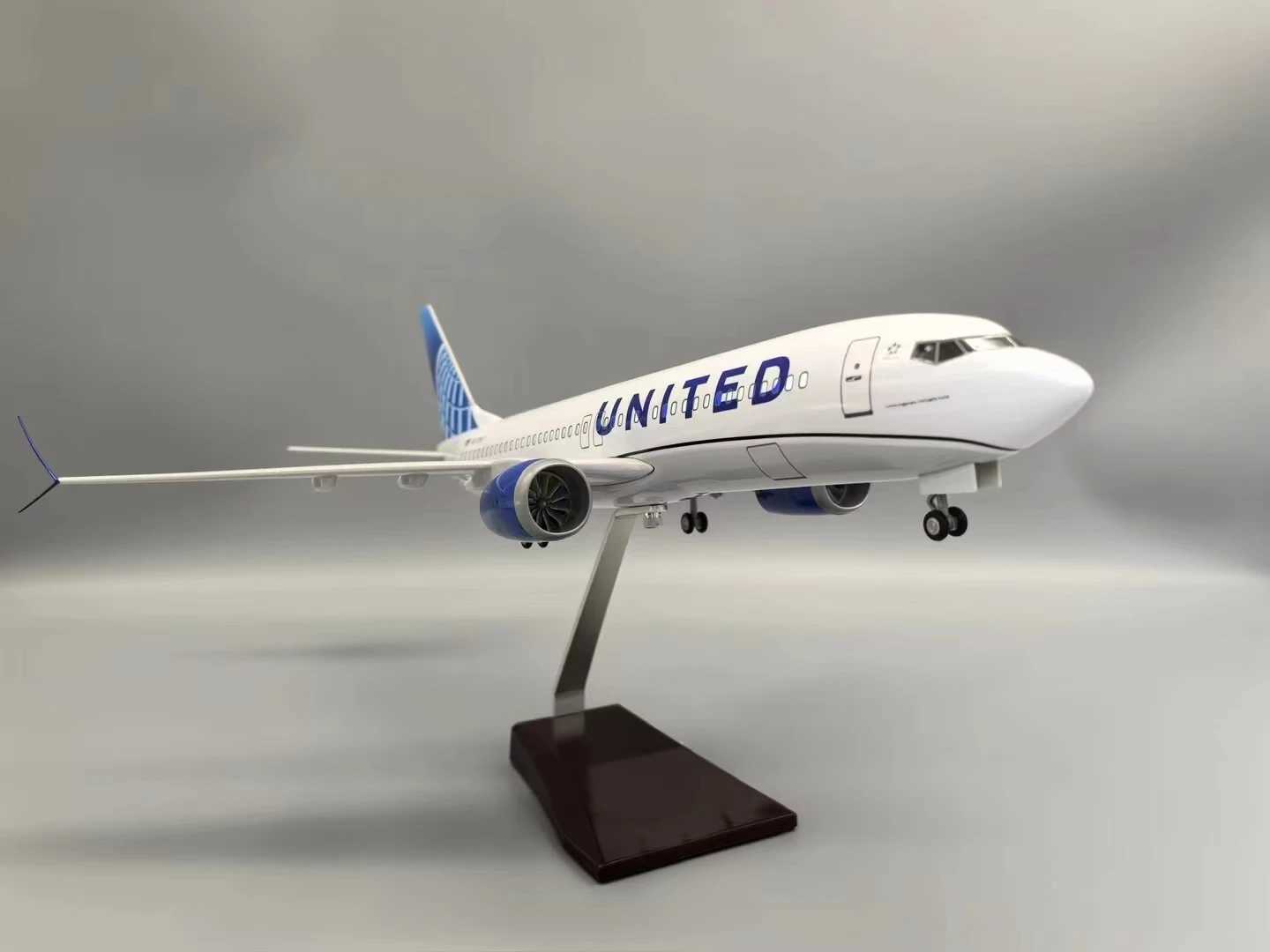 1/85 Scale 47CM Airplane B737 Aircraft United Airlines Airways With Light Diecast Resin Plane Model Toy Collection By Aviation L250612