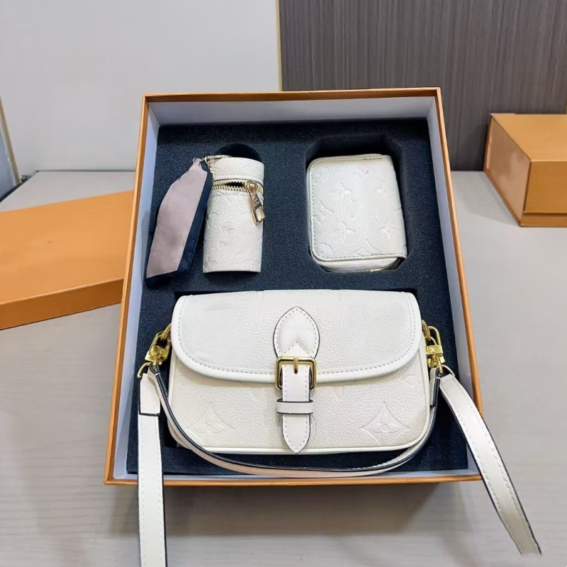 2025 Designer Wallet Mouth Red Envelope Shoulder Bag Set Light Luxury Fashion Girl Makeup Bag Letter Flower Makeup Bags