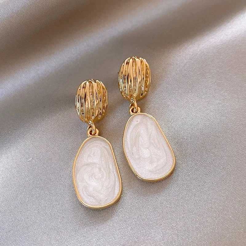 New White Enamel Oil Oval Dangle Earrings for Women Vintage Uneven Metal Drop Earrings Statement Irregular Geometry Jewelry V250613