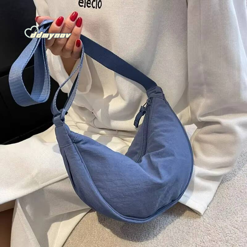 New Simple Casual Solid Color Nylon Large Capacity Women's Dumpling Shoulder Bag for Travel and Commuting ddmynov