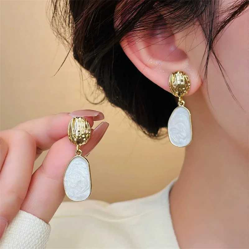 New White Enamel Oil Oval Dangle Earrings for Women Vintage Uneven Metal Drop Earrings Statement Irregular Geometry Jewelry V250613