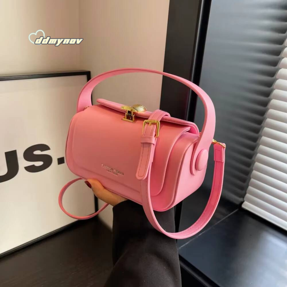 Classic Black Shoulder Bag Women's Versatile Retro Crossbody Square Bags 2024 New Large Capacity Textured Leather Flap Handbags ddmynov