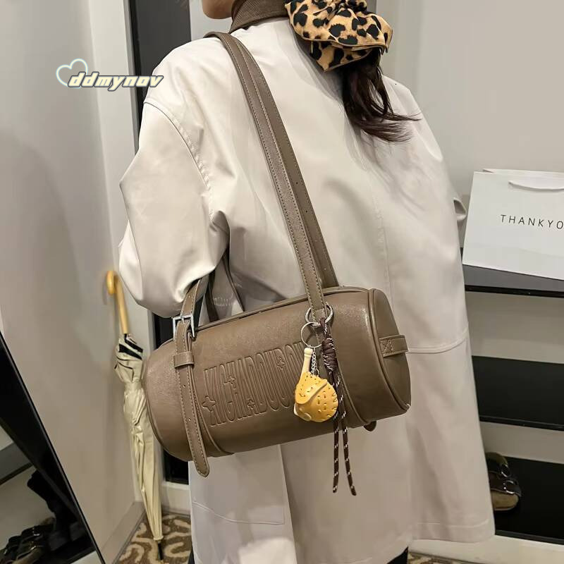 Multifunctional Cylinder Shaped Shoulder Bags For Women 2024 Winter Latest Designer Handbags Luxury Cross Body Bag With Pendant ddmynov