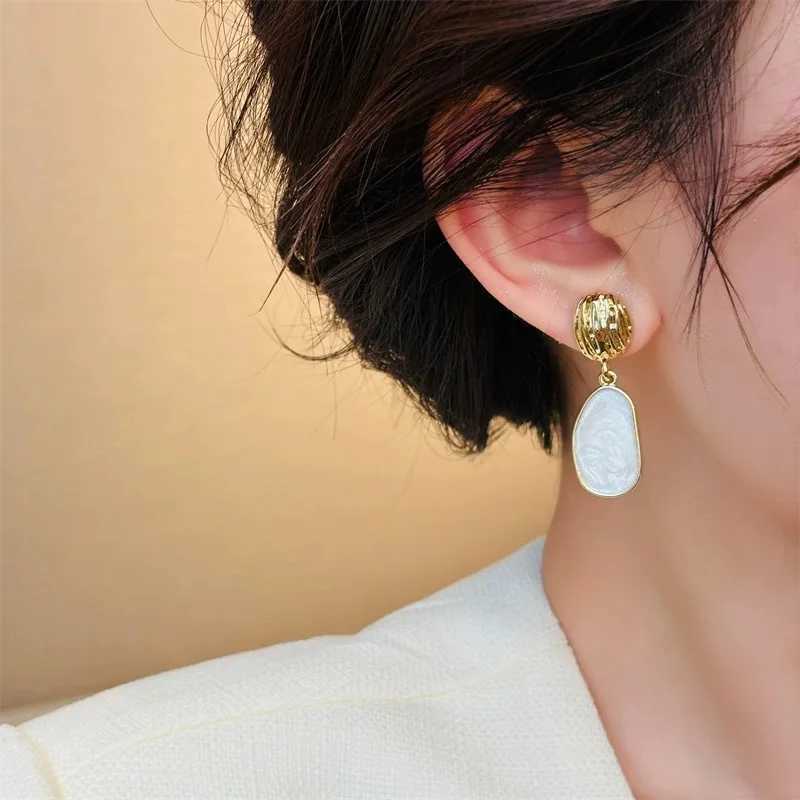 New White Enamel Oil Oval Dangle Earrings for Women Vintage Uneven Metal Drop Earrings Statement Irregular Geometry Jewelry V250613