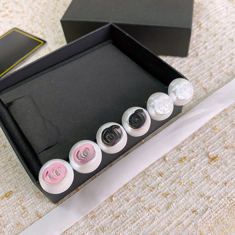 2025 Spring summer New round luxury pearl earrings stud for women simple letters designer round pearls earring engagement wedding bride ear rings earings jewelry