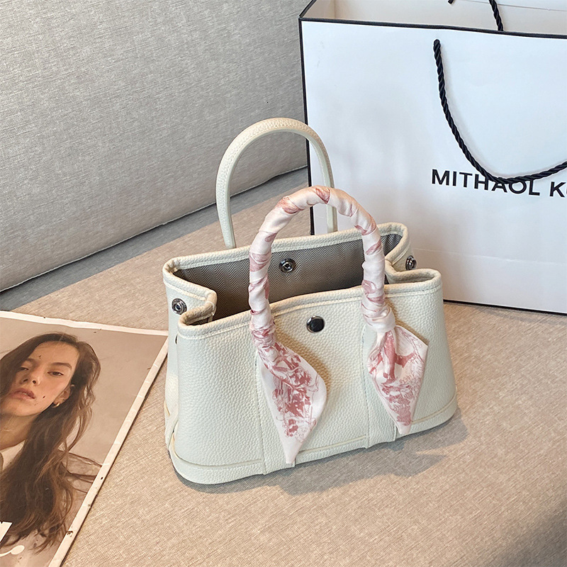 Free Shipping 2025 Summer New Designer Bag Women's Bag Middle Bag Single Shoulder Handbag Multi Functional Fashion High Quality Shopping Bag