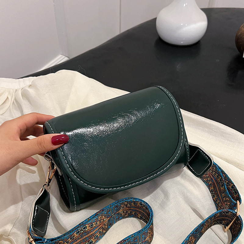 2025 New Designer Bag Women's Popular One Free delivery Shoulder Diagonal Fashion Bucket Bag Retro Simple Cold Face Oil Leather Bag