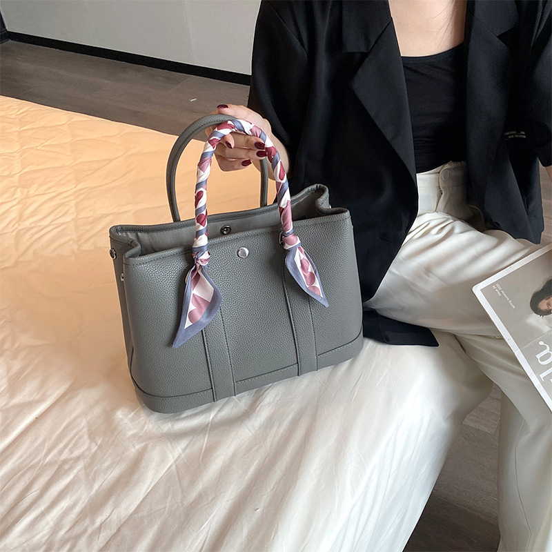 Free Shipping 2025 Summer New Designer Bag Women's Bag Middle Bag Single Shoulder Handbag Multi Functional Fashion High Quality Shopping Bag