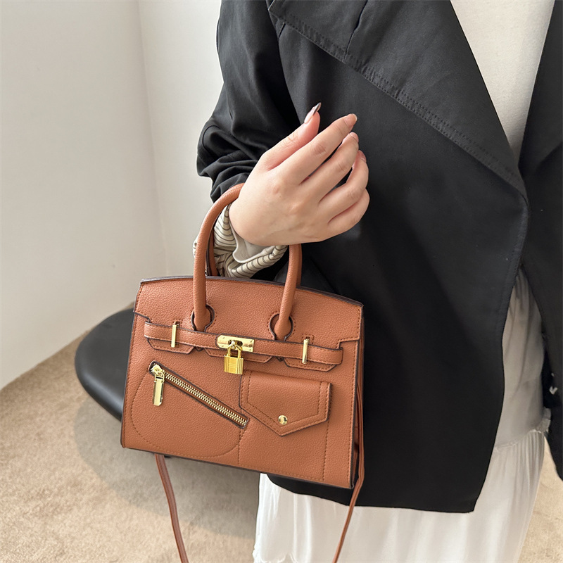 Free Shipping 2025 Summer New Designer Bag Large Capacity Casual Simple Women's Multi Functional Handbag Fashion High Quality Commuting Shopping 