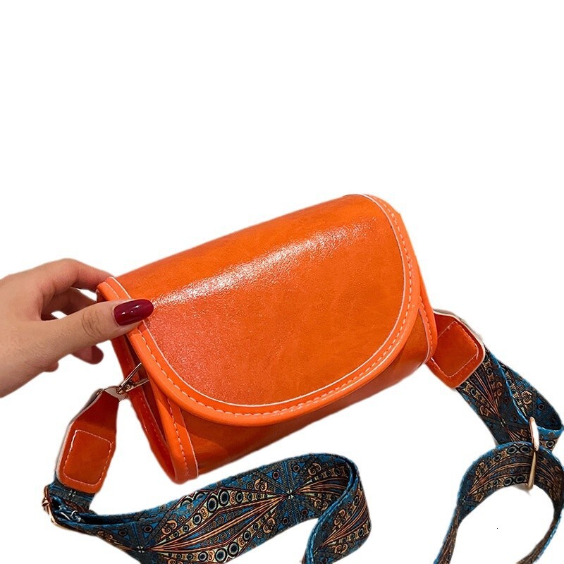 2025 New Designer Bag Women's Popular One Free delivery Shoulder Diagonal Fashion Bucket Bag Retro Simple Cold Face Oil Leather Bag